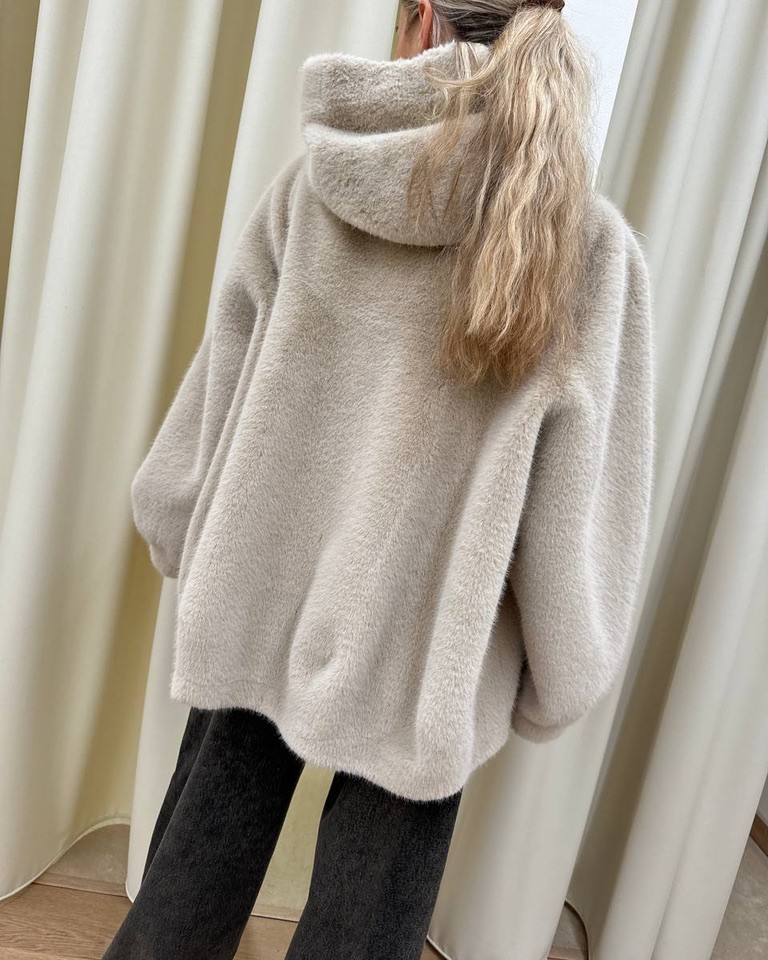 Pelliccia bomber beige con cappuccio HaveOne Shop Online Pelliccia bomber beige con cappuccio HaveOne