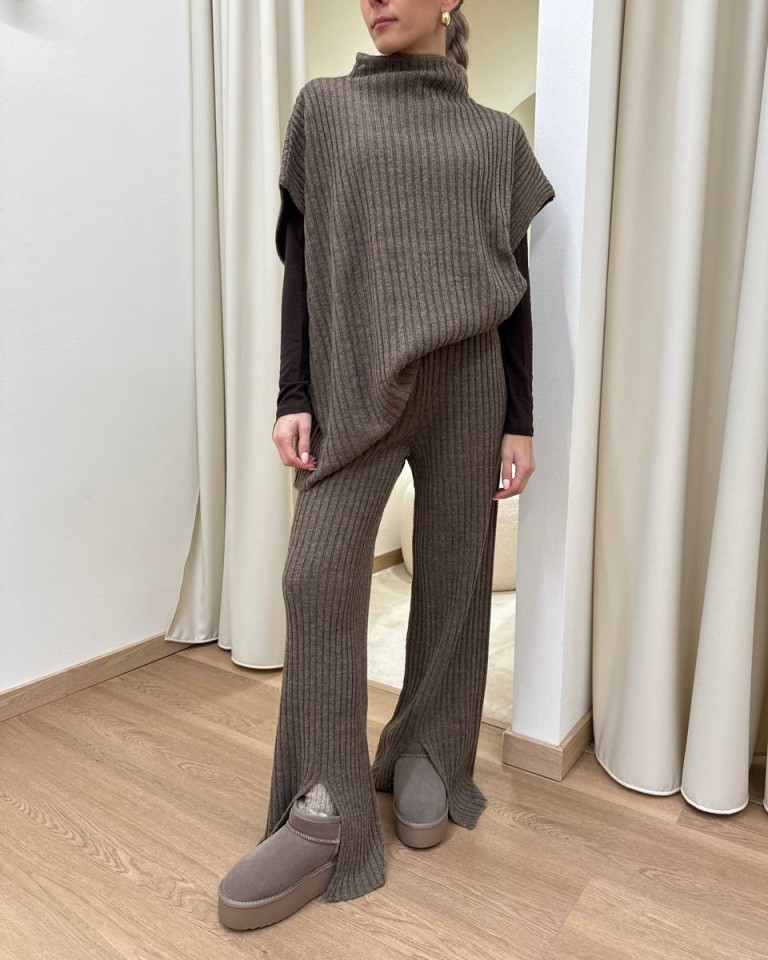 Maglia a coste over smanicata collo a cratere tortora Kontatto Shop Online Maglia a coste over smanicata collo a cratere tortora Kontatto