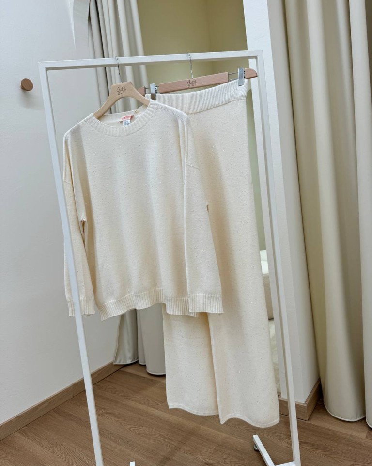 Maglia girocollo over avorio con micro paillettes Kontatto Shop Online Maglia girocollo over avorio con micro paillettes Kontatto