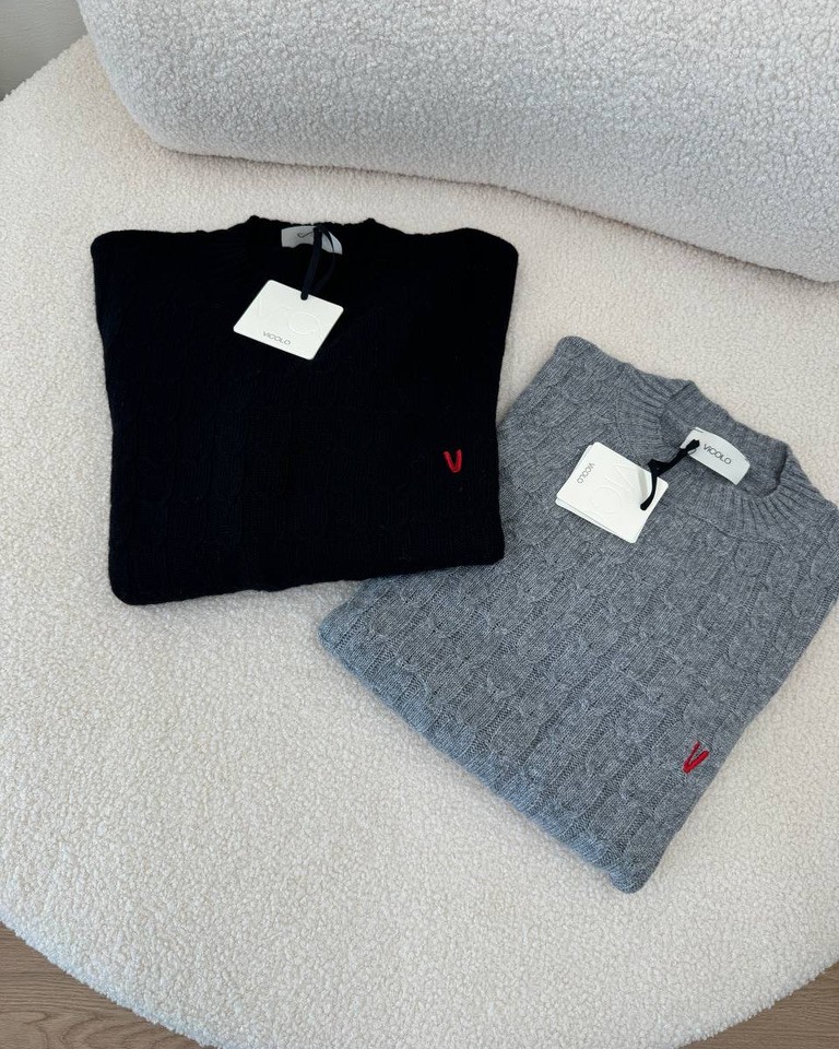 Maglia girocollo trecce grigio con ricamo Vicolo Shop Online Maglia girocollo trecce grigio con ricamo Vicolo