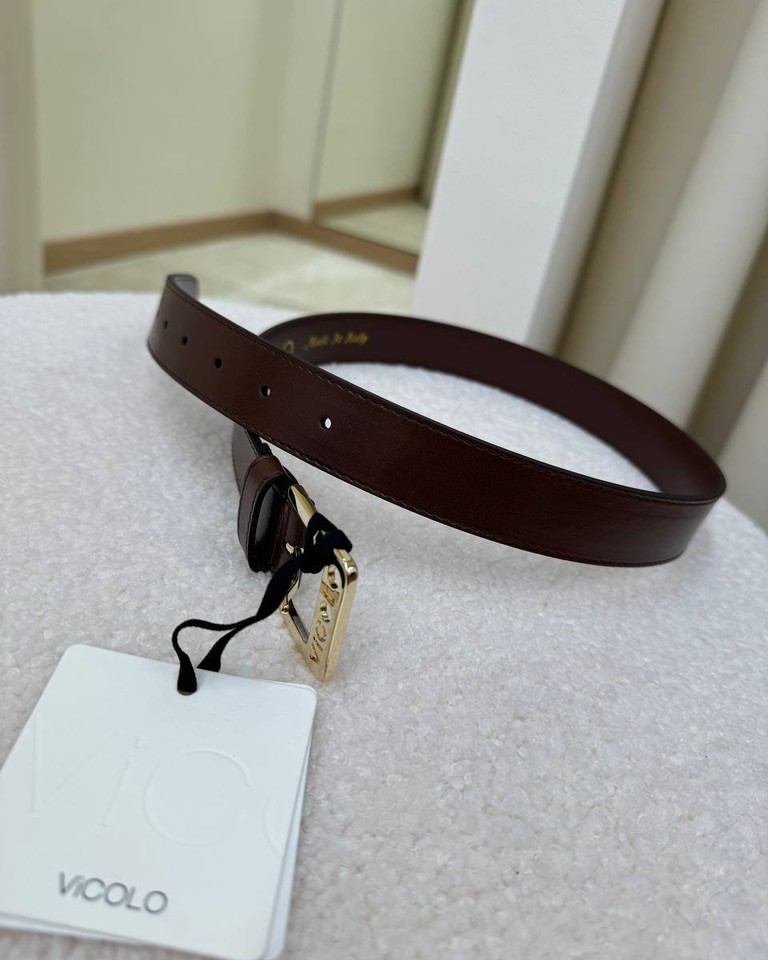 Cintura cioccolato in vera pelle fibbia dorata logo Vicolo Shop Online Cintura cioccolato in vera pelle fibbia dorata logo Vicolo