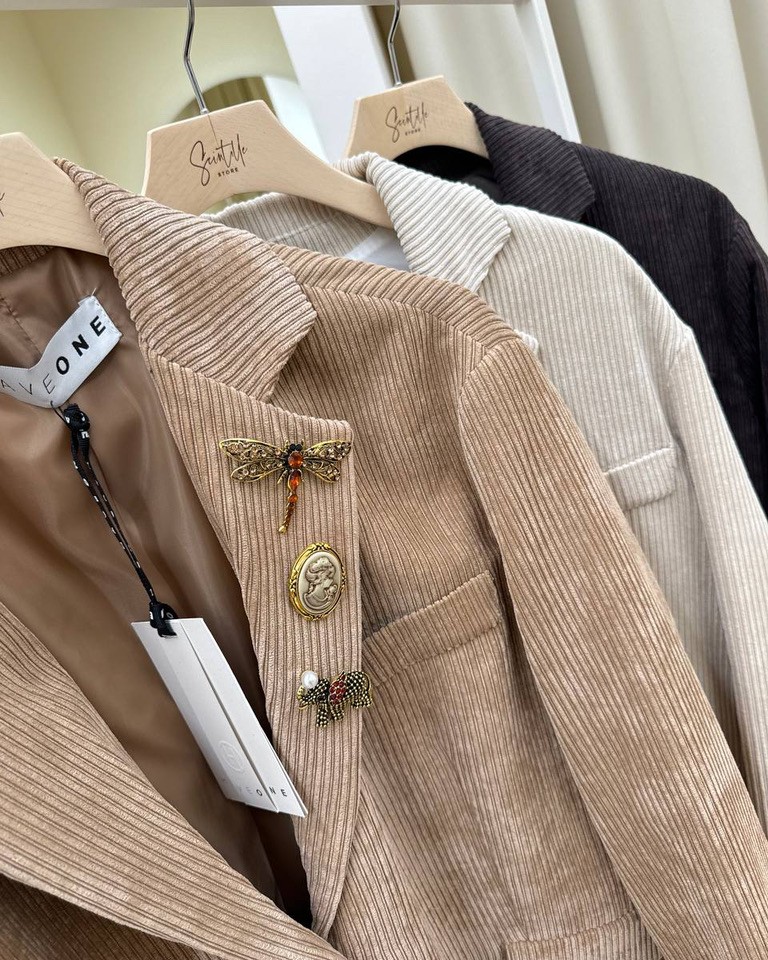 Blazer oversize moro in velluto con spille HaveOne Shop Online Blazer oversize moro in velluto con spille HaveOne