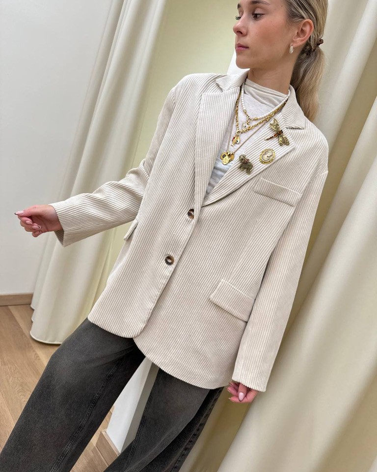 Blazer oversize burro in velluto con spille HaveOne Shop Online Blazer oversize burro in velluto con spille HaveOne