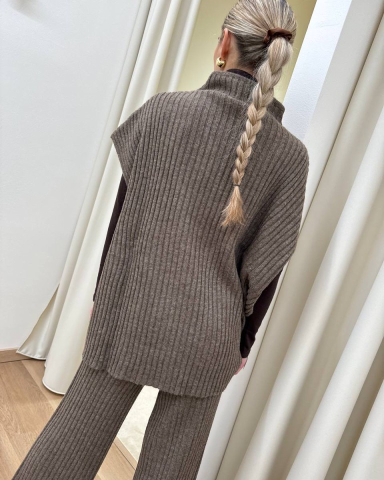 Maglia a coste over smanicata collo a cratere tortora Kontatto Shop Online Maglia a coste over smanicata collo a cratere tortora Kontatto