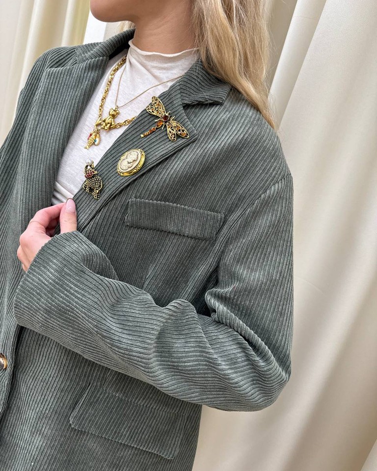 Blazer oversize verde militare in velluto con spille HaveOne Shop Online Blazer oversize verde militare in velluto con spille HaveOne