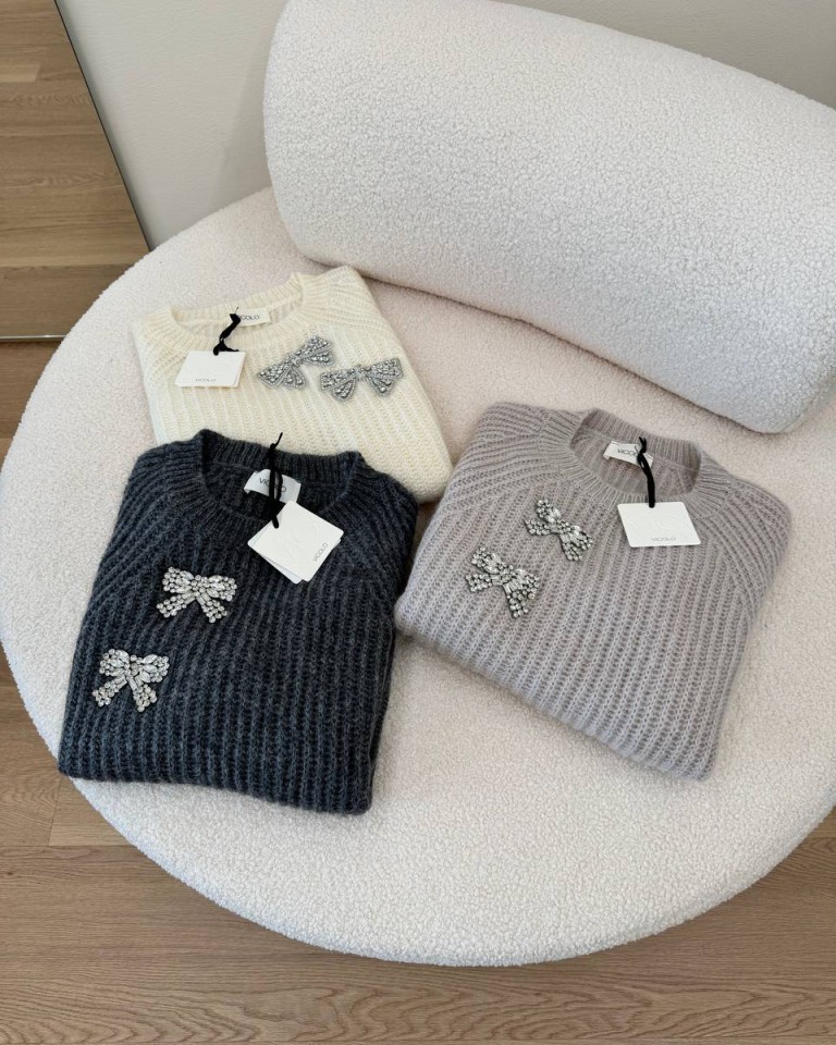 Maglione in mohair grigio con fiocchi strass Vicolo Shop Online Maglione in mohair grigio con fiocchi strass Vicolo