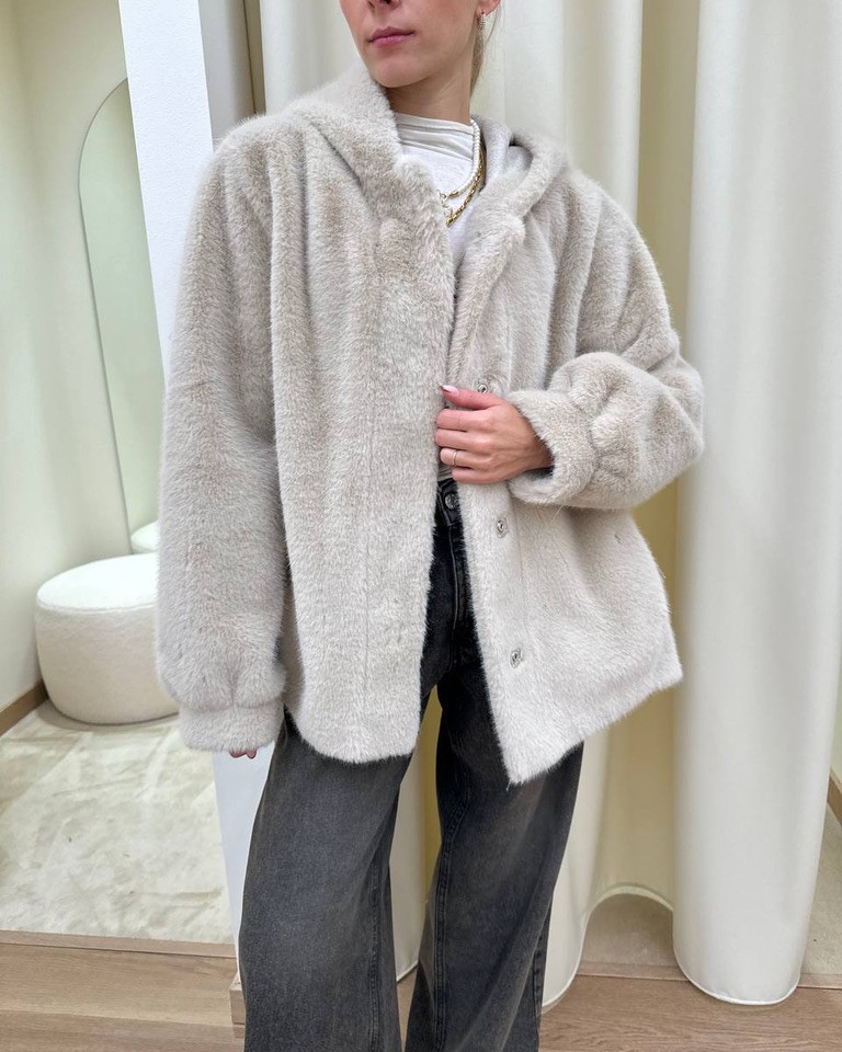 Pelliccia bomber beige con cappuccio HaveOne Shop Online Pelliccia bomber beige con cappuccio HaveOne