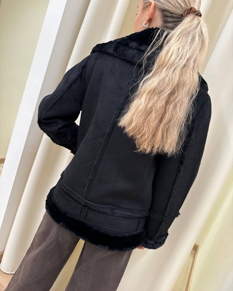 Giubbotto eco montone nero scamosciato con cintura Vicolo Shop Online Giubbotto eco montone nero scamosciato con cintura Vicolo