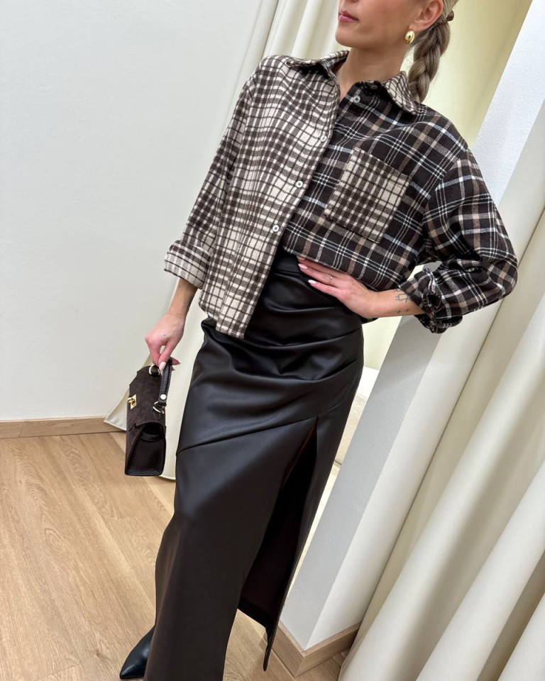 Gonna lunga ecopelle moro con spacco e drappeggio Kontatto Shop Online Gonna lunga ecopelle moro con spacco e drappeggio Kontatto