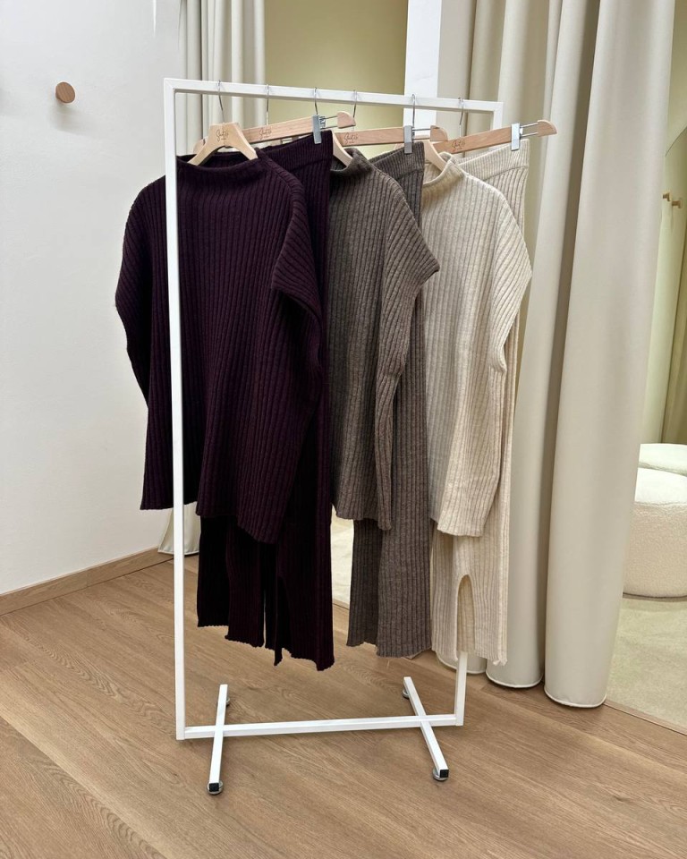 Maglia a coste over smanicata collo a cratere melanzana Kontatto Shop Online Maglia a coste over smanicata collo a cratere melanzana Kontatto