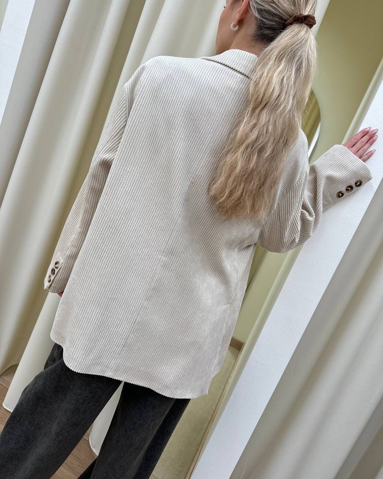 Blazer oversize burro in velluto con spille HaveOne Shop Online Blazer oversize burro in velluto con spille HaveOne