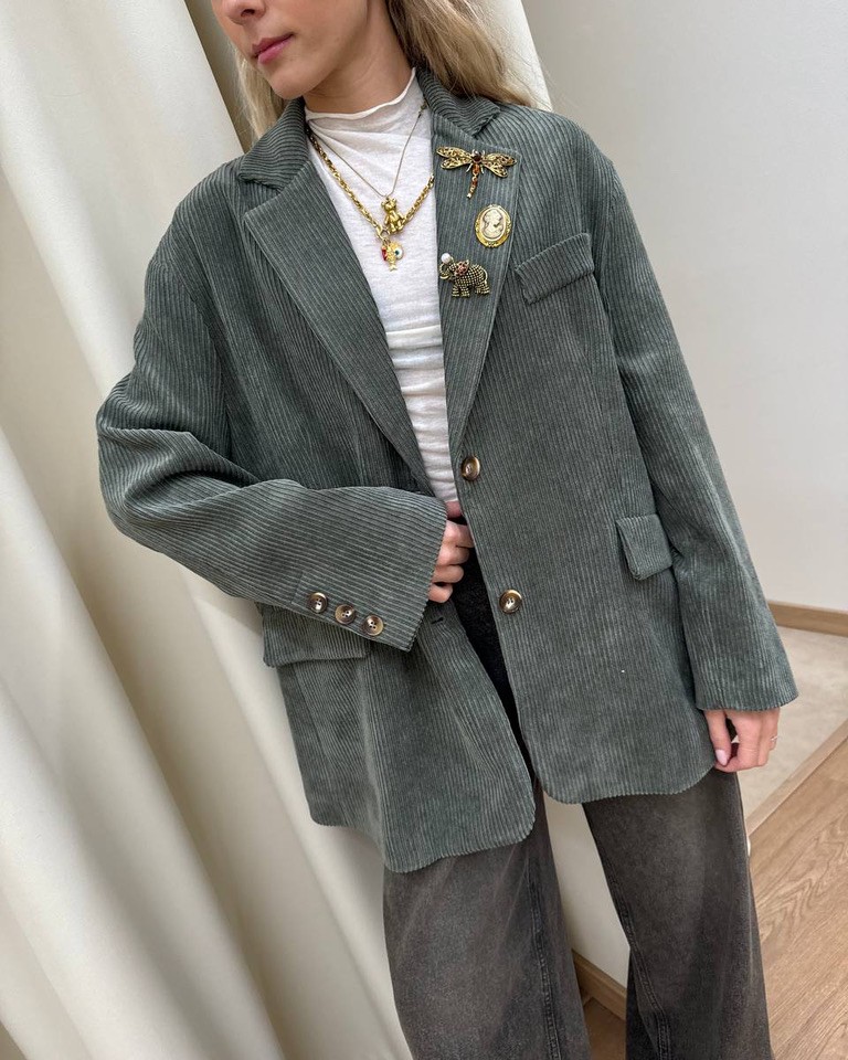 Blazer oversize verde militare in velluto con spille HaveOne Shop Online Blazer oversize verde militare in velluto con spille HaveOne