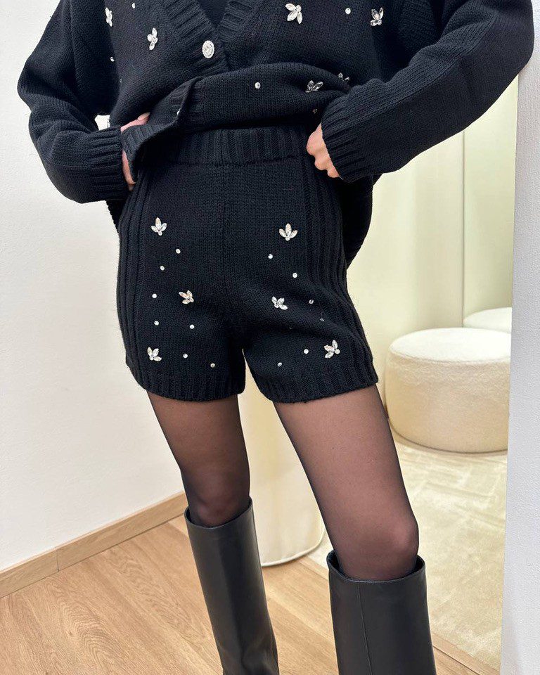Shorts in maglia nero con cabochon Vicolo Shop Online Shorts in maglia nero con cabochon Vicolo