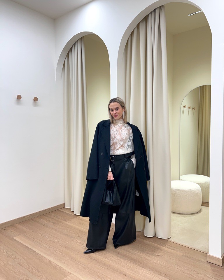 Audace e femminile con pizzo e pelle! Shop Online Audace e femminile con pizzo e pelle!