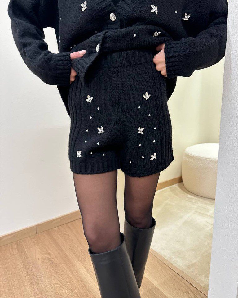 Shorts in maglia nero con cabochon Vicolo Shop Online Shorts in maglia nero con cabochon Vicolo