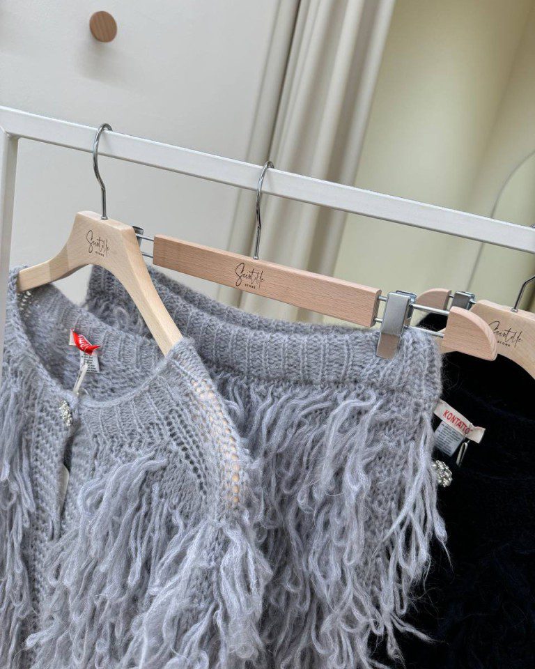 Giacca punto pelliccia grigio perla bottone gioiello Kontatto Shop Online Giacca punto pelliccia grigio perla bottone gioiello Kontatto