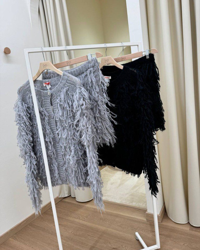 Giacca punto pelliccia grigio perla bottone gioiello Kontatto Shop Online Giacca punto pelliccia grigio perla bottone gioiello Kontatto