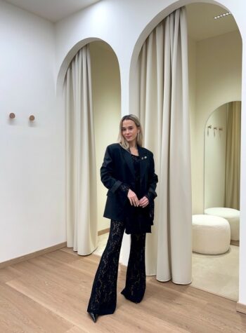 Look total black: pizzo mania! Shop Online Look total black: pizzo mania!