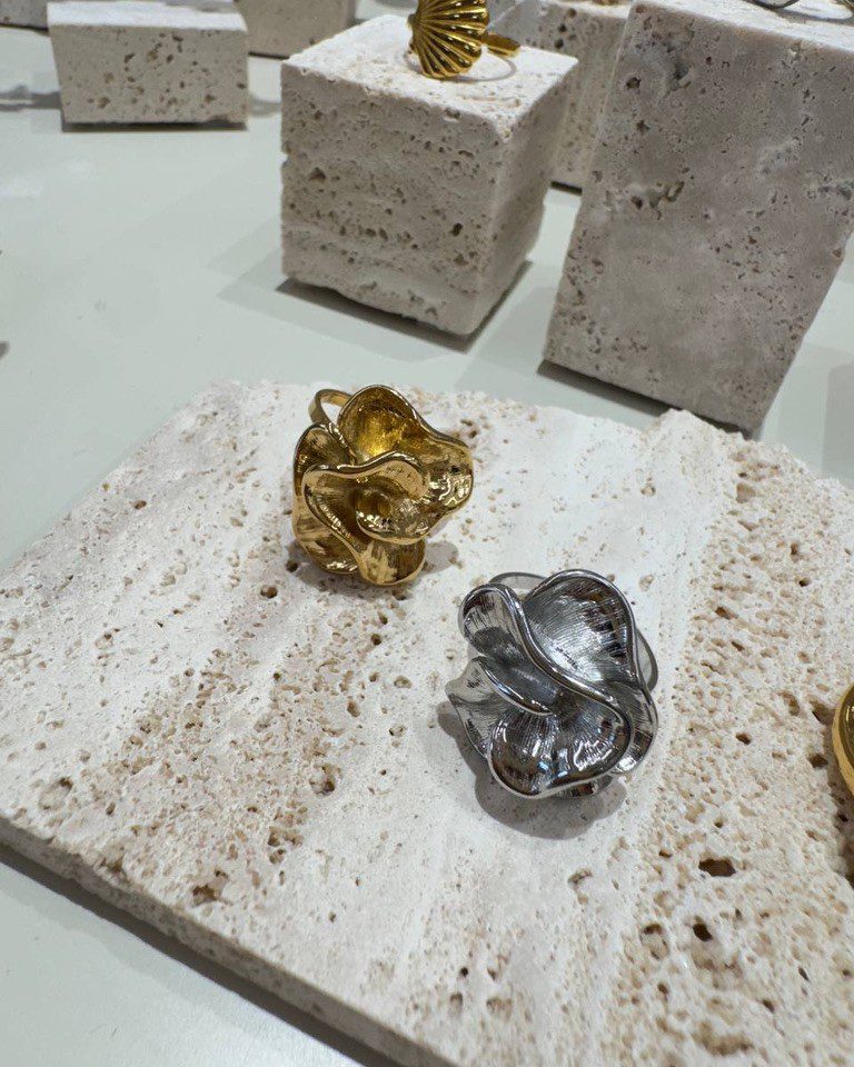 Anello fiore ondulato argentato Shop Online Anello fiore ondulato argentato