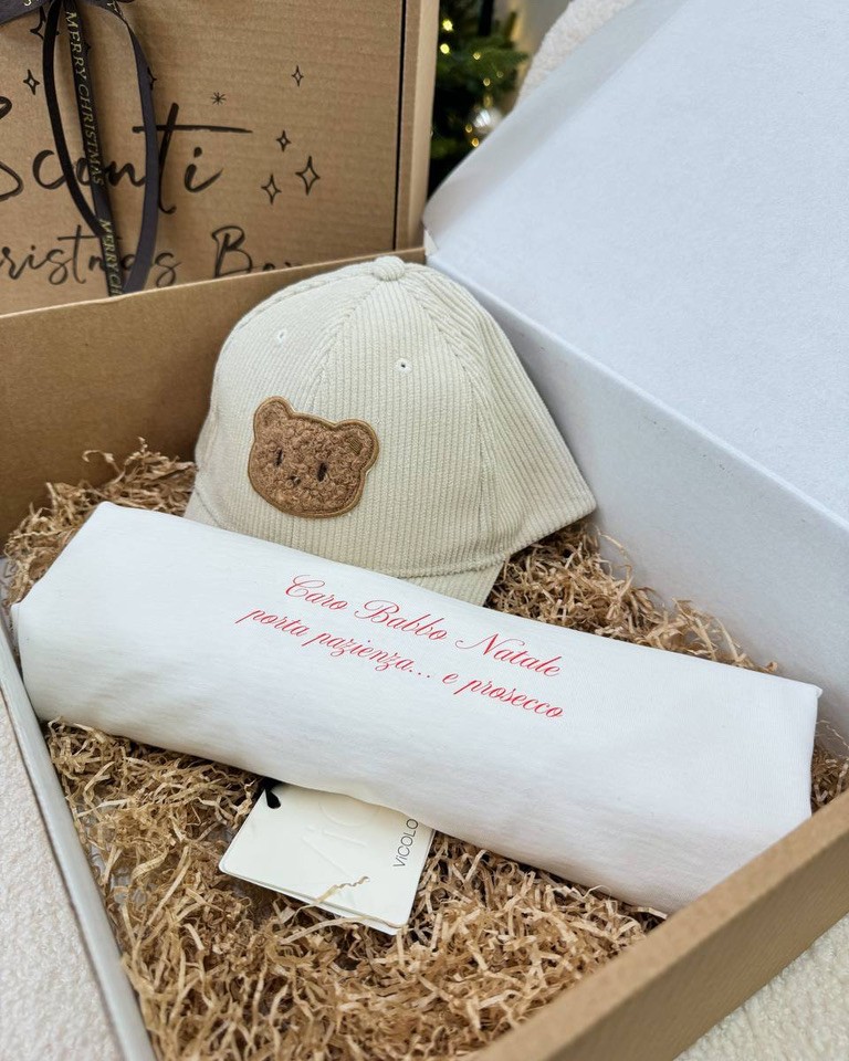 Cappello velluto a coste burro patch orsetto Vicolo Shop Online Cappello velluto a coste burro patch orsetto Vicolo