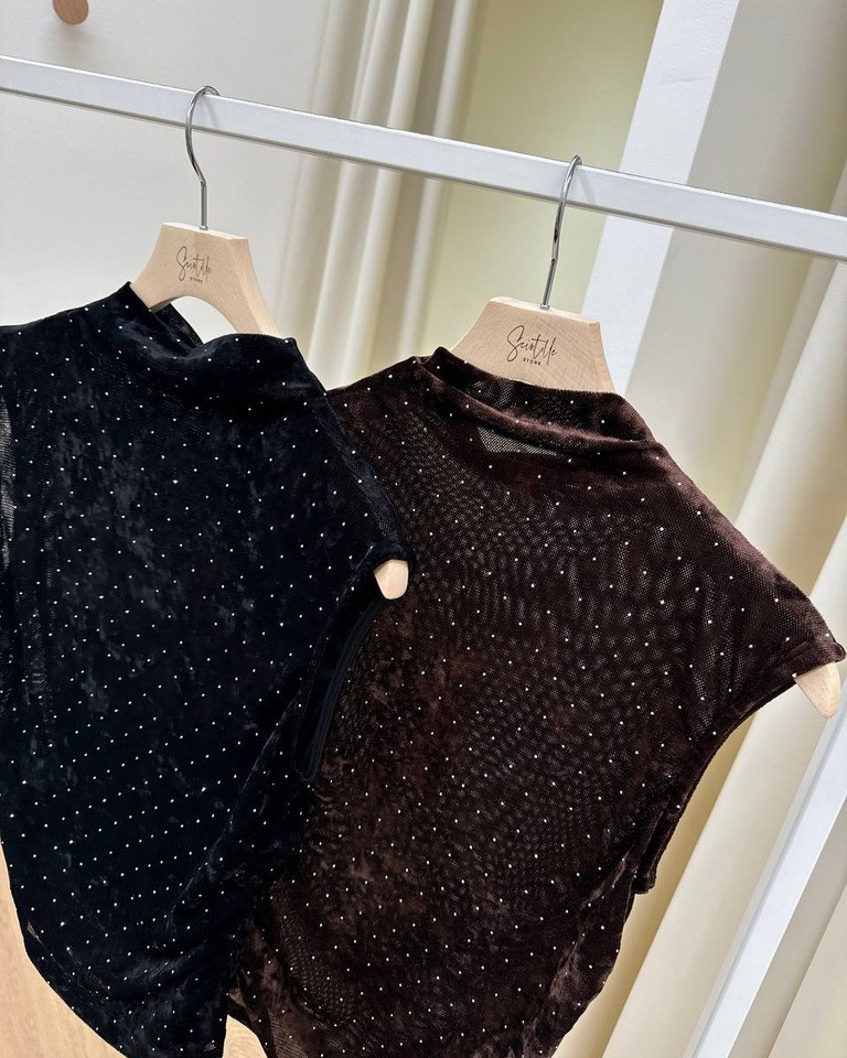 Top in velluto moro con strass collo vulcano Kontatto Shop Online Top in velluto moro con strass collo vulcano Kontatto