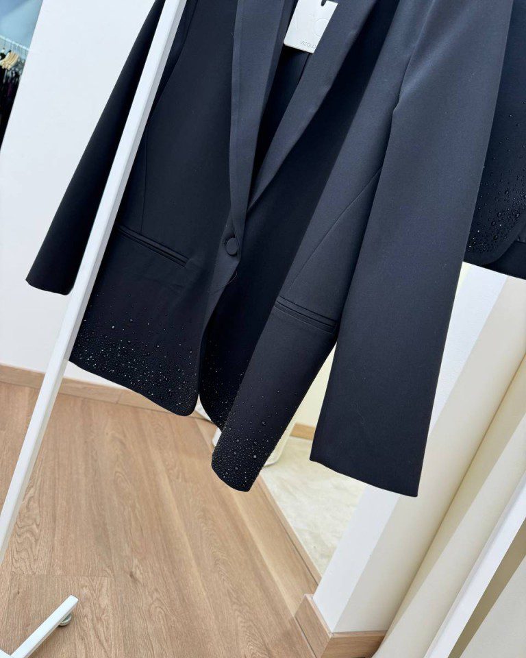 Giacca nera oversize con strass in sul fondo Vicolo Shop Online Giacca nera oversize con strass in sul fondo Vicolo