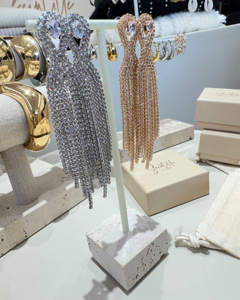 Orecchini cascata strass con pietra goccia dorati Shop Online Orecchini cascata strass con pietra goccia dorati