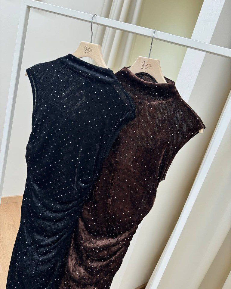 Abito midi in velluto nero e strass con drappeggio Kontatto Shop Online Abito midi in velluto nero e strass con drappeggio Kontatto