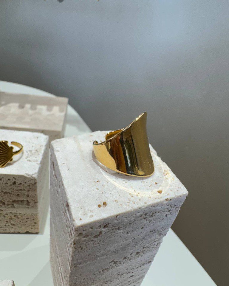 Anello a fascia ovale dorato Shop Online Anello a fascia ovale dorato