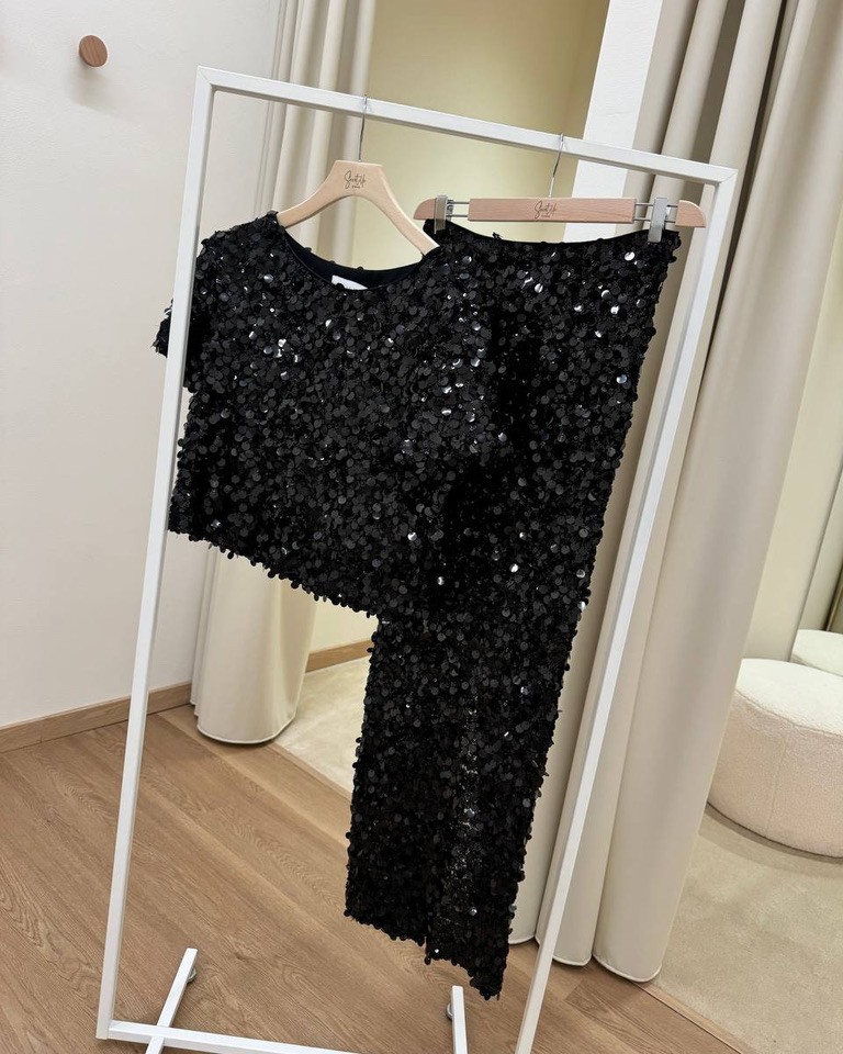 Gonna lunga nera con spacco e paillettes HaveOne Shop Online Gonna lunga nera con spacco e paillettes HaveOne