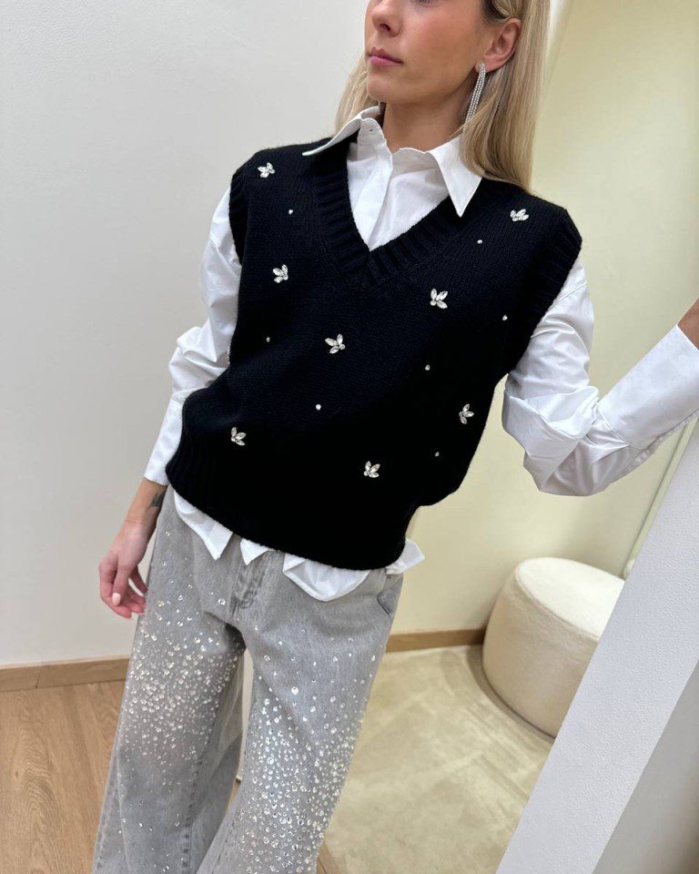 Gilet in maglia nero scollo a v con cabochon Vicolo Shop Online Gilet in maglia nero scollo a v con cabochon Vicolo