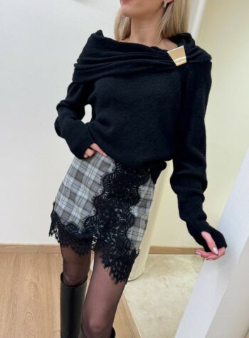 Shop Online Maglia nera scollo schiffer dettaglio metallico HaveOne