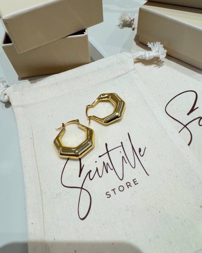 Orecchini dorati a campanella geometrica Shop Online Orecchini dorati a campanella geometrica