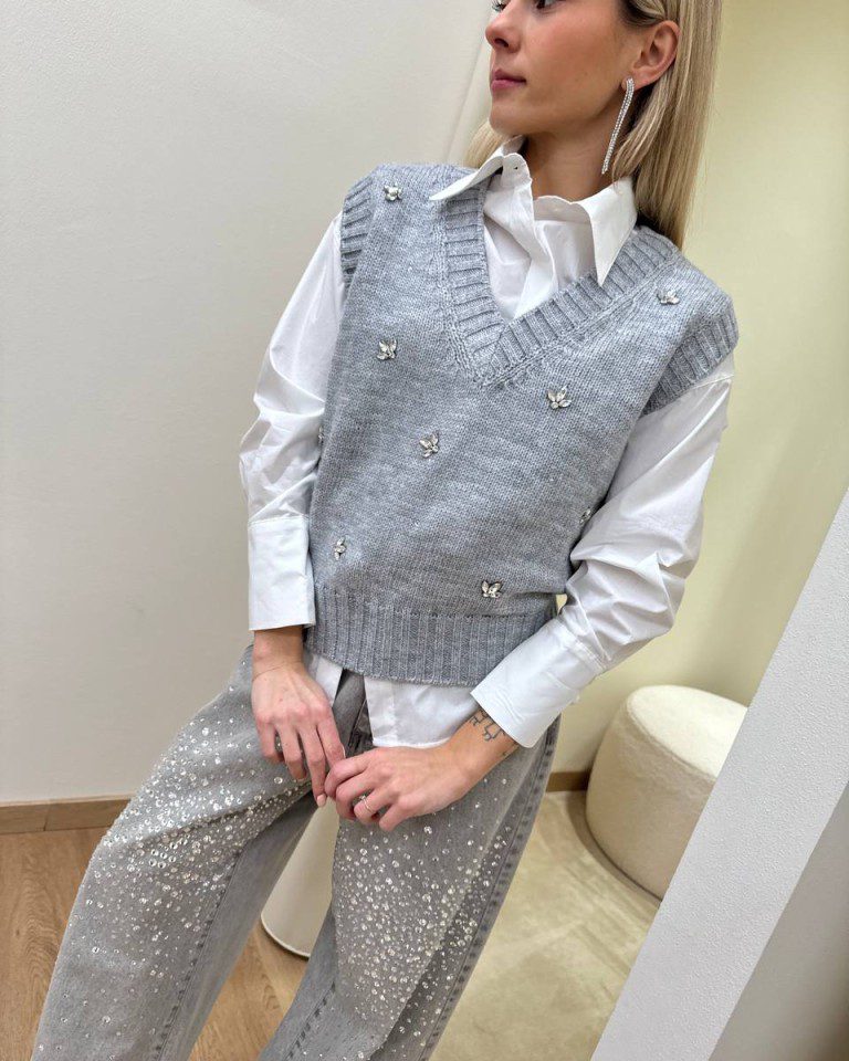 Gilet in maglia grigio scollo a v con cabochon Vicolo Shop Online Gilet in maglia grigio scollo a v con cabochon Vicolo