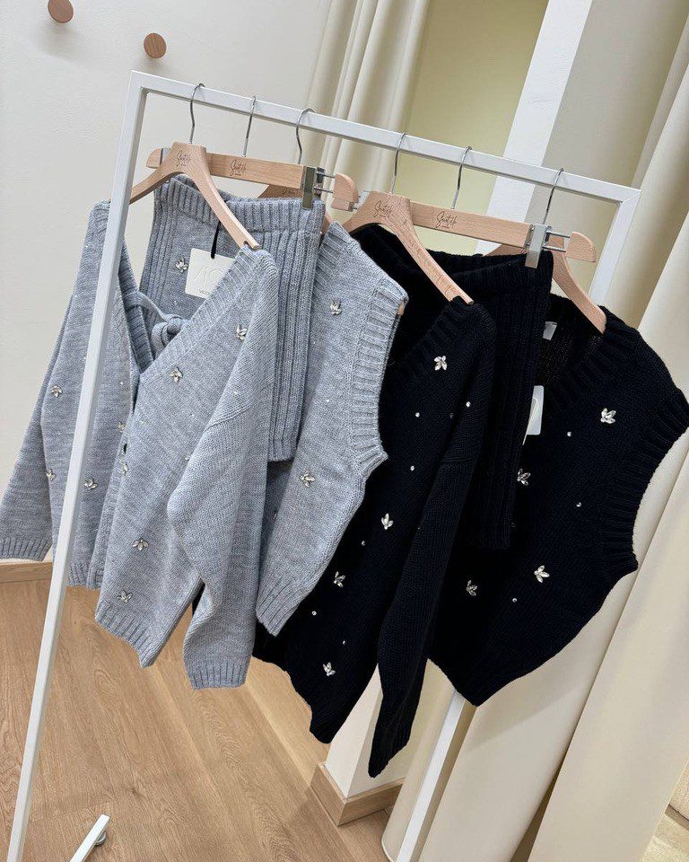 Cardigan in maglia grigio con cabochon Vicolo Shop Online Cardigan in maglia grigio con cabochon Vicolo