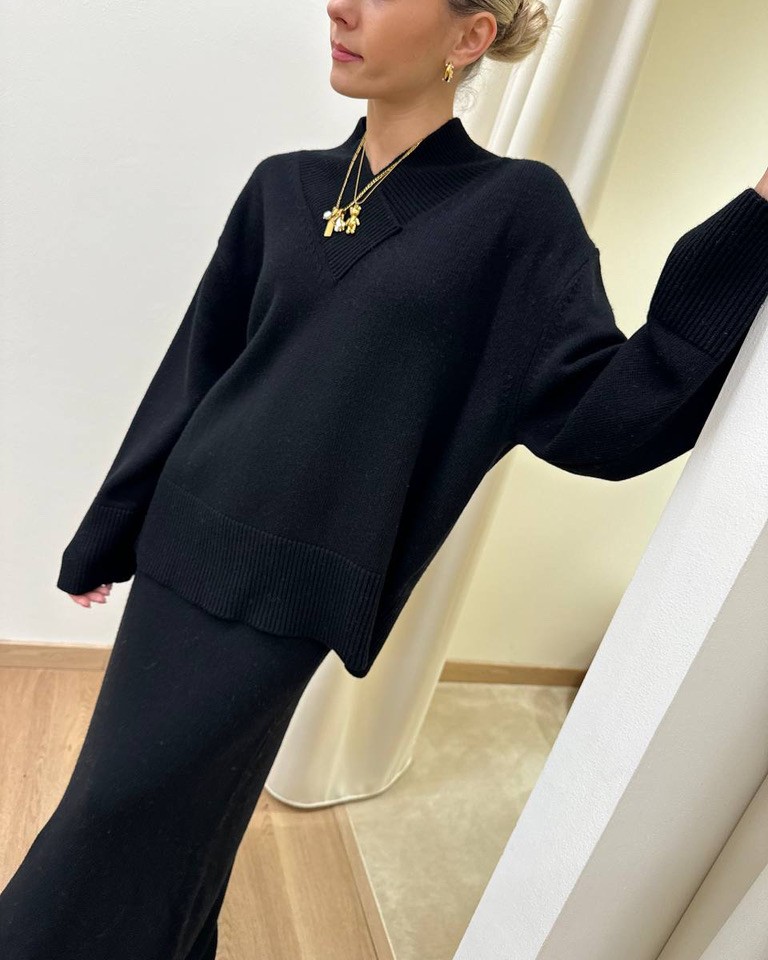 Maxi maglia nera scollo a V Vicolo Shop Online Maxi maglia nera scollo a V Vicolo