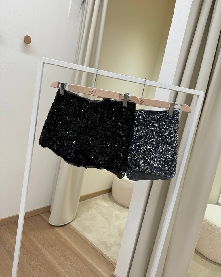 Shorts in paillettes grigi Vicolo Shop Online Shorts in paillettes grigi Vicolo