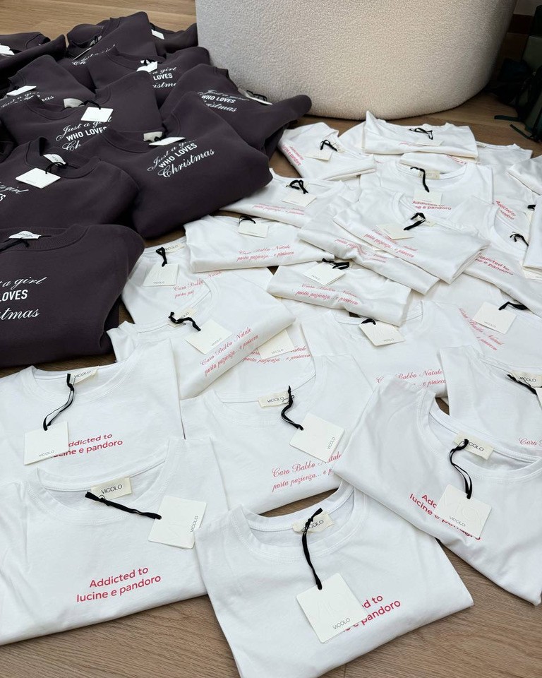 T-shirt stampa “Caro Babbo natale porta pazienza…” Vicolo Shop Online T-shirt stampa “Caro Babbo natale porta pazienza…” Vicolo