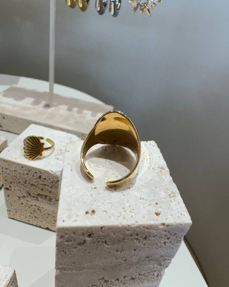 Anello a fascia ovale dorato Shop Online Anello a fascia ovale dorato