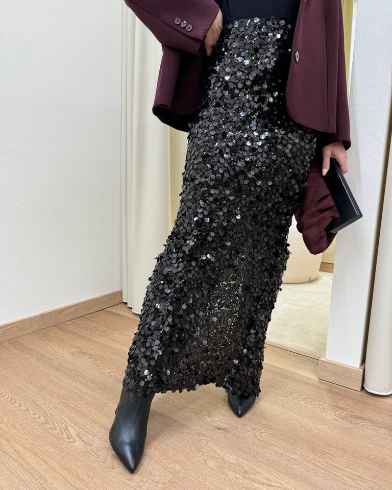 Gonna lunga nera con spacco e paillettes HaveOne Shop Online Gonna lunga nera con spacco e paillettes HaveOne