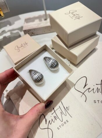 Shop Online Orecchini a goccia effetto conchiglia argentati