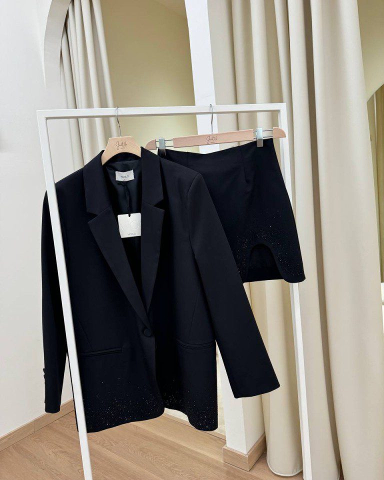 Giacca nera oversize con strass in sul fondo Vicolo Shop Online Giacca nera oversize con strass in sul fondo Vicolo