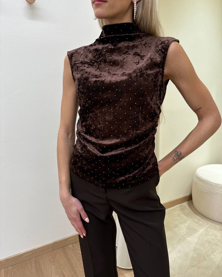 Top in velluto moro con strass collo vulcano Kontatto Shop Online Top in velluto moro con strass collo vulcano Kontatto