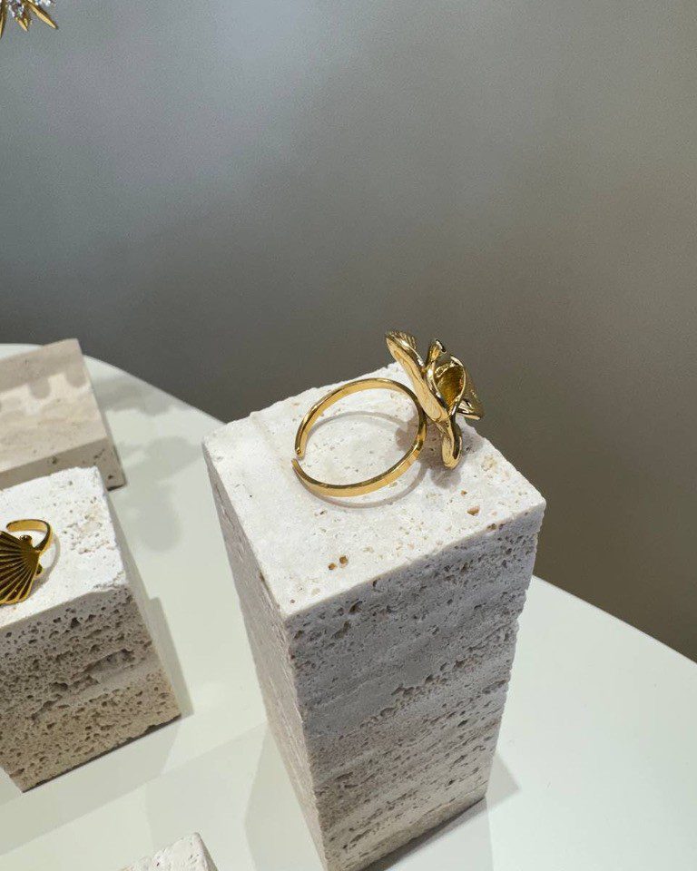 Anello fiore ondulato dorato Shop Online Anello fiore ondulato dorato