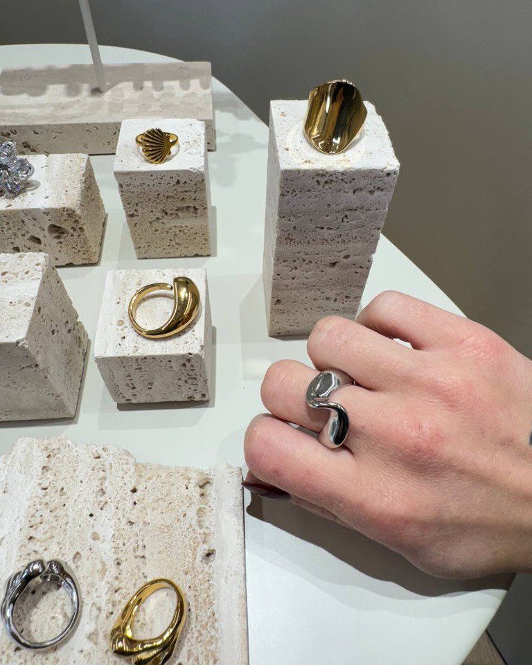 Anello forma irregolare ondulata argentato Shop Online Anello forma irregolare ondulata argentato