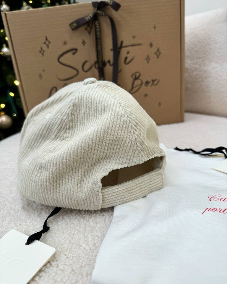 Cappello velluto a coste burro patch orsetto Vicolo Shop Online Cappello velluto a coste burro patch orsetto Vicolo