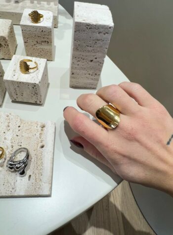 Shop Online Anello a fascia ovale dorato