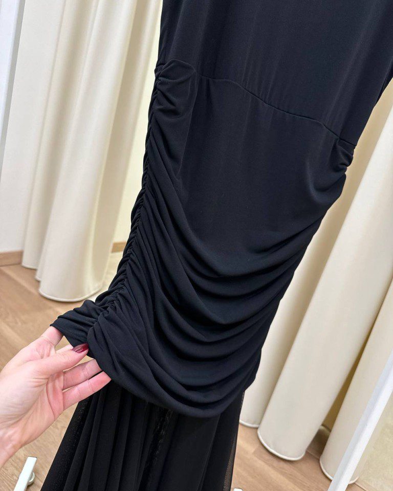 Abito lungo nero drappeggiato con colletto e strass HaveOne Shop Online Abito lungo nero drappeggiato con colletto e strass HaveOne