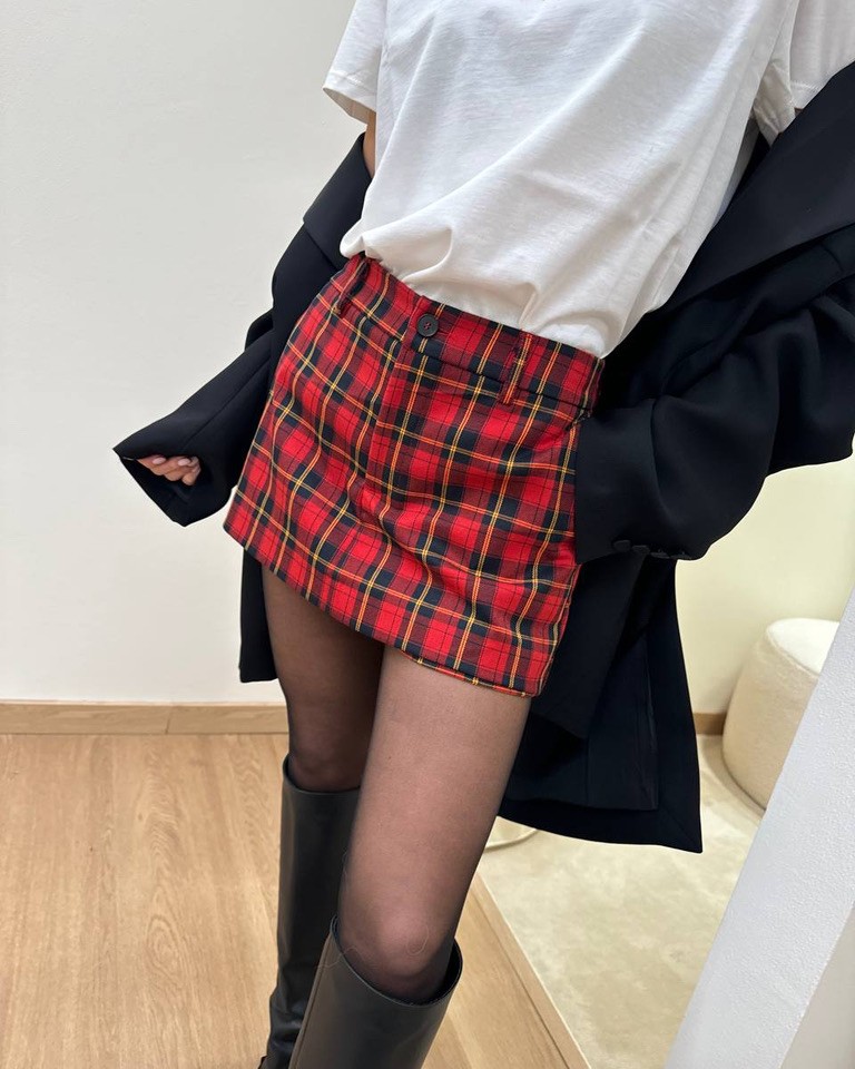 Gonna pantaloncino check rosso Vicolo Shop Online Gonna pantaloncino check rosso Vicolo