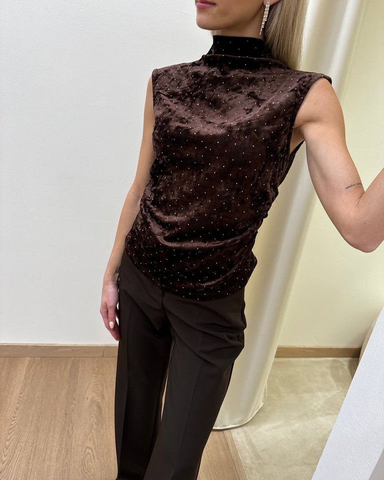 Top in velluto moro con strass collo vulcano Kontatto Shop Online Top in velluto moro con strass collo vulcano Kontatto